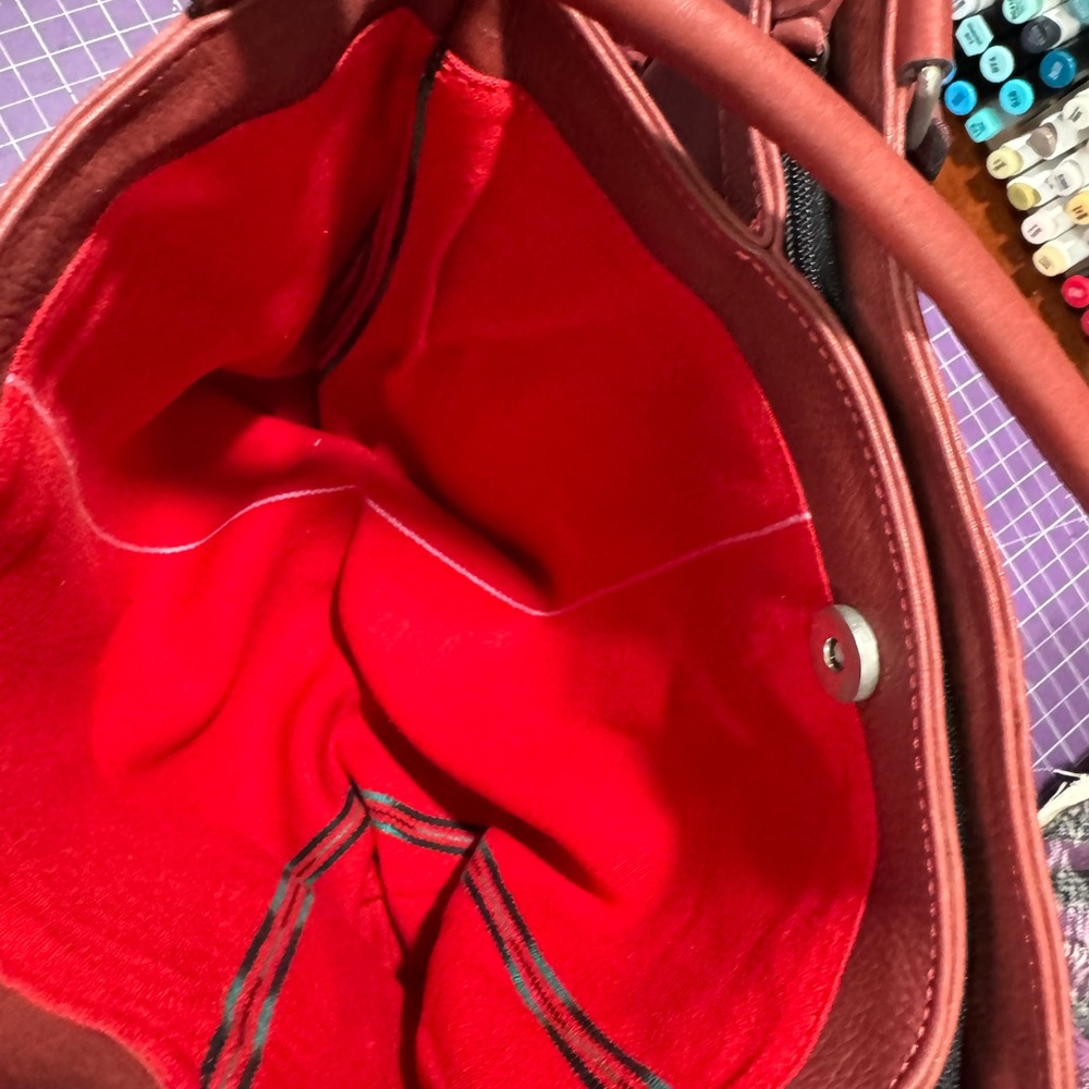 DC Bags of Guatamala fringed caryall - Picture 7 of 11